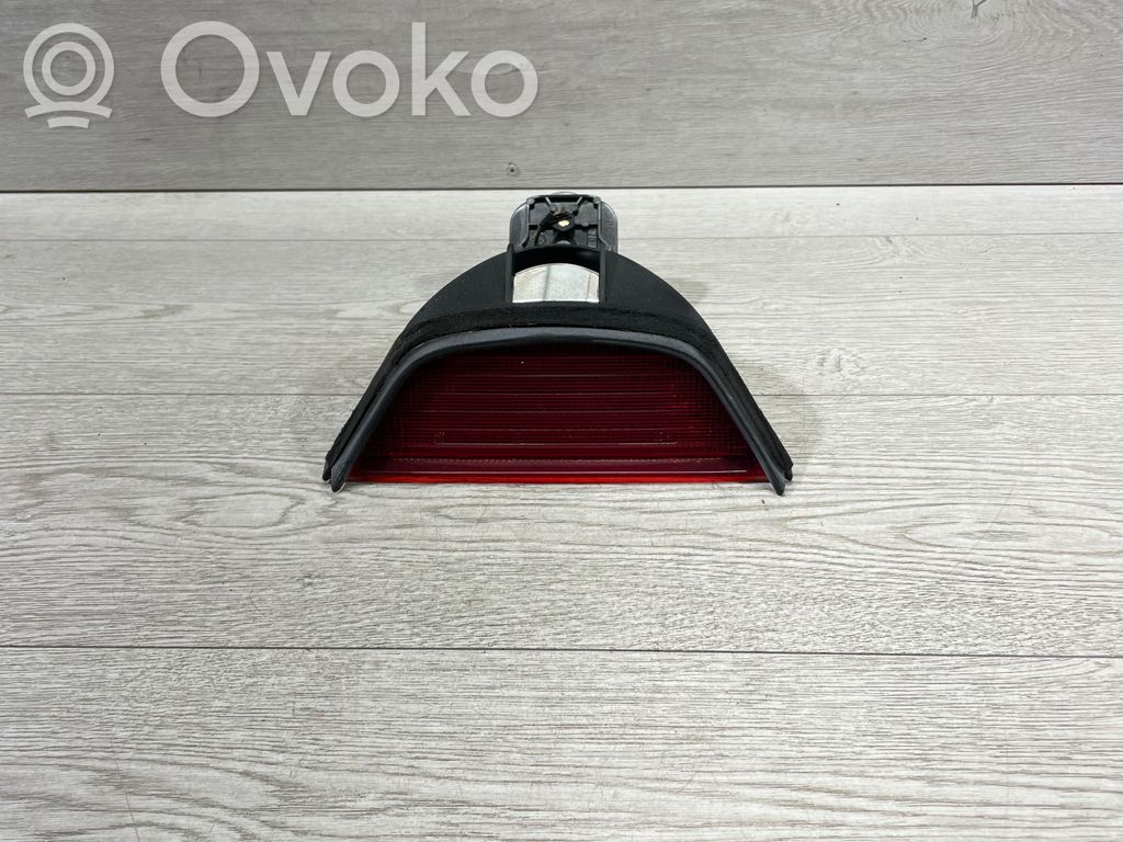 Kolmas/lisäjarruvalo   8385659