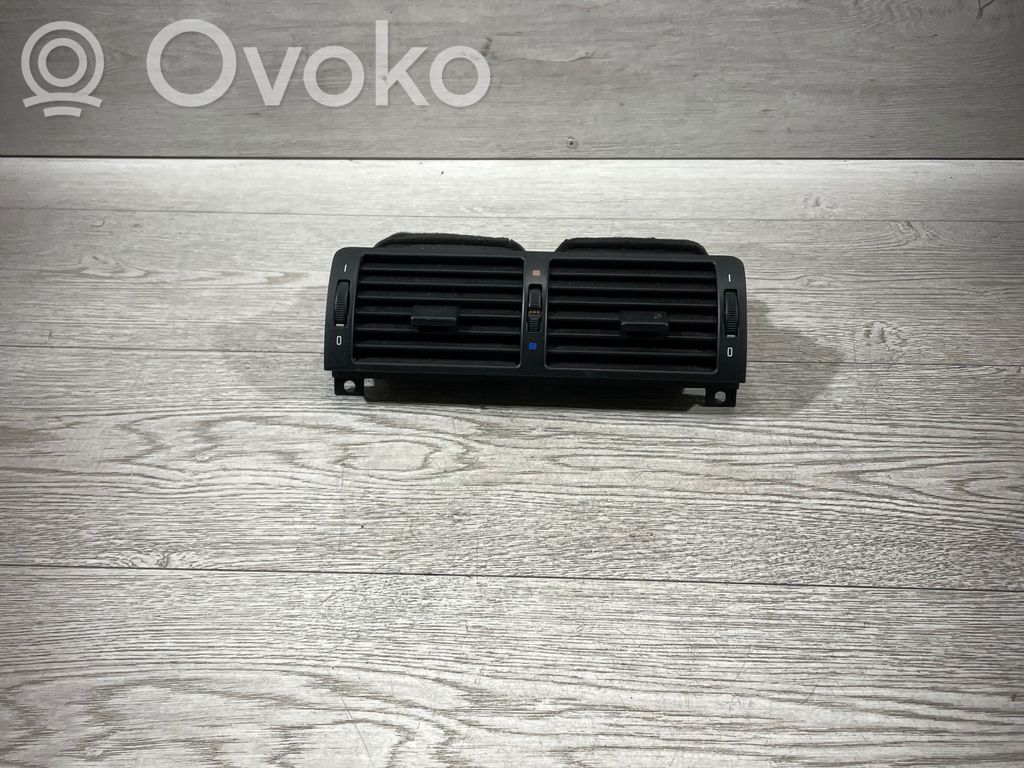 BMW 3 E46 Centrinės oro grotelės 