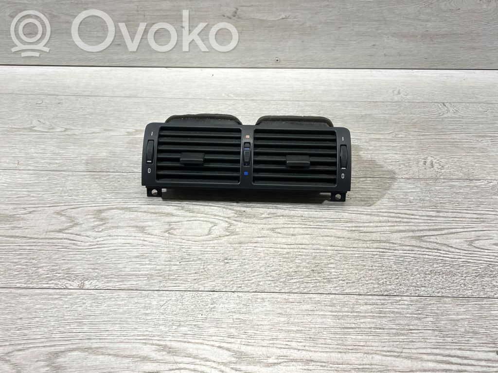 BMW 3 E46 Centrinės oro grotelės 