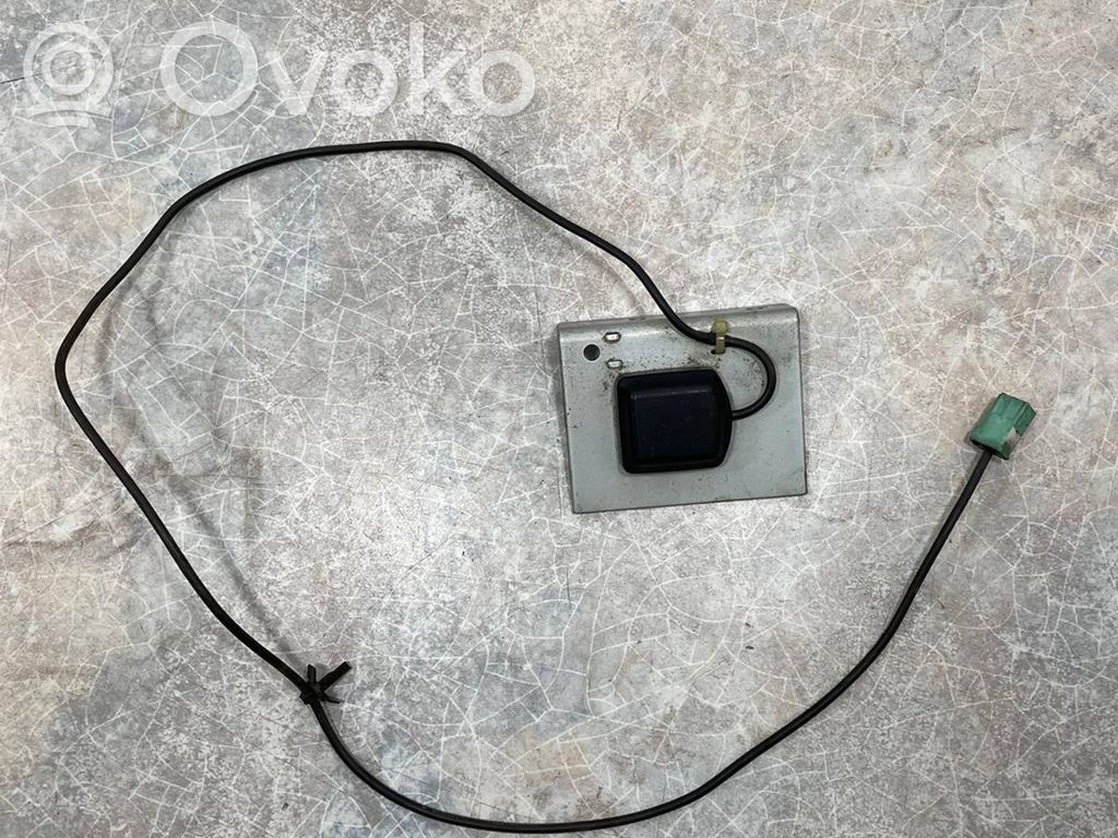 Subaru Legacy GPS-pystyantenni 