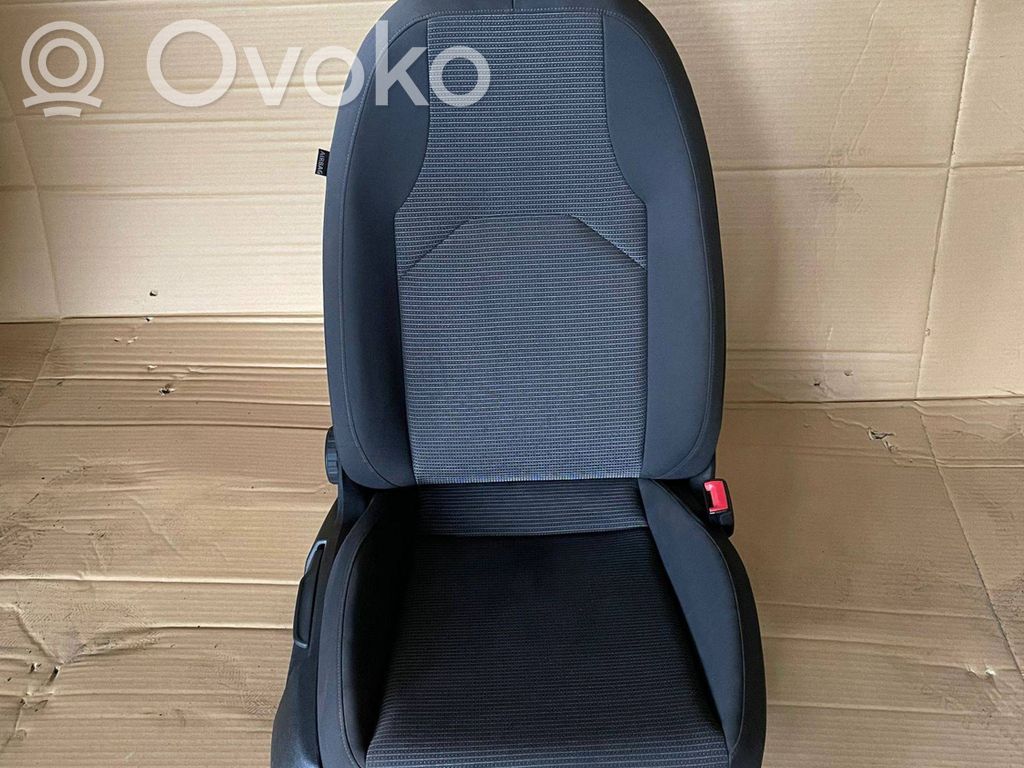Seat Leon (5F) Etumatkustajan istuin 