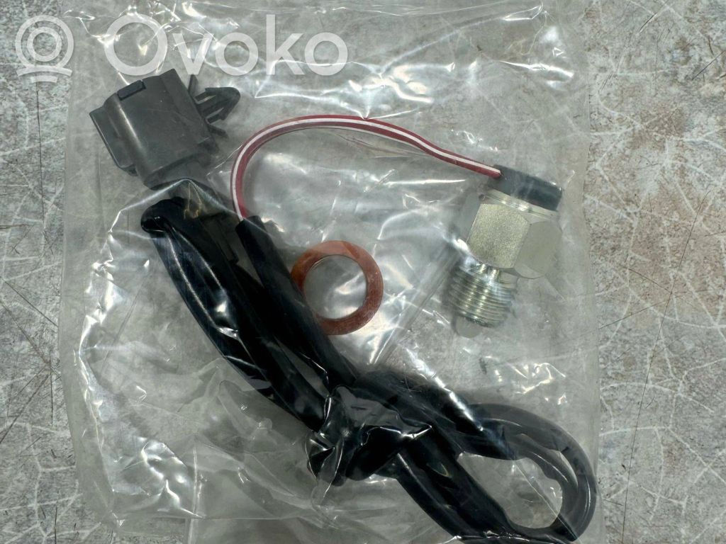 Reversing light switch sensor   32005AA052,100722