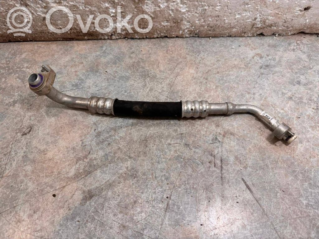 BMW i3 Ilmastointilaitteen putki (A/C) 