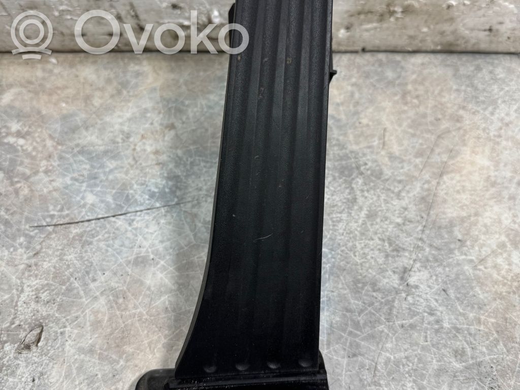 Accelerator throttle pedal   6889819