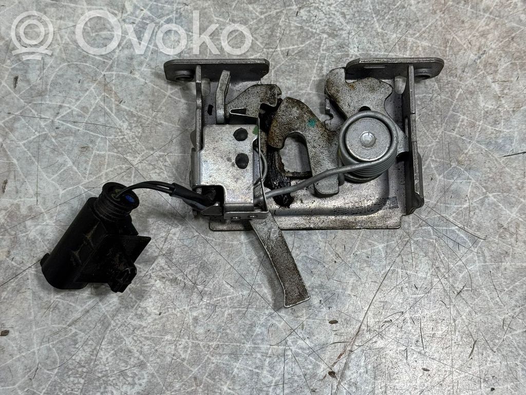 BMW i3 Spyna variklio dangčio 