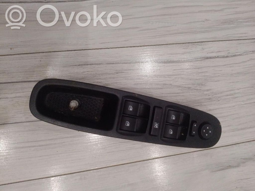 Lancia Ypsilon Electric window control switch 