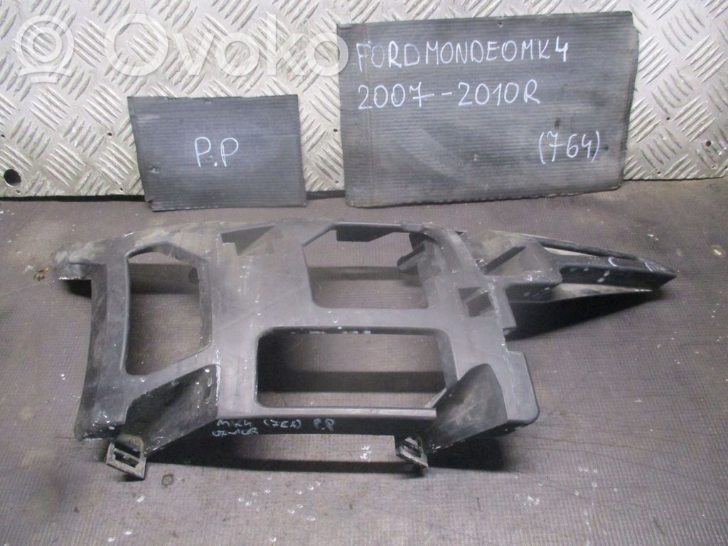 Ford Mondeo MK IV Soporte de montaje del parachoques trasero 