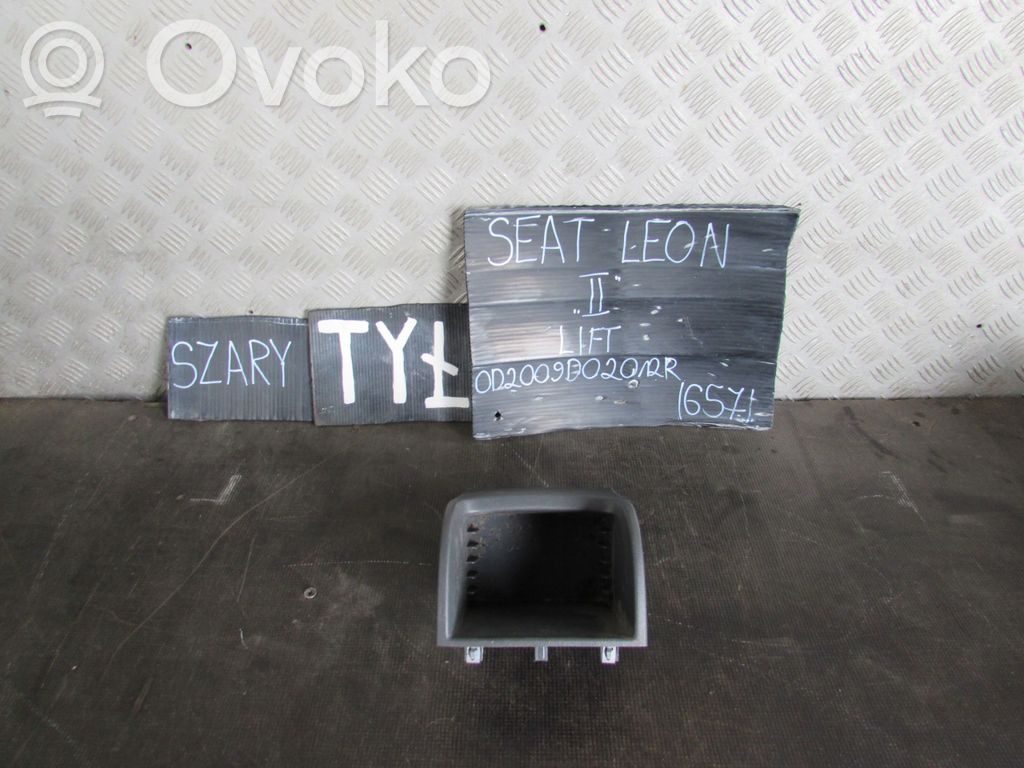 Seat Leon (1P) Consola central de la guantera 