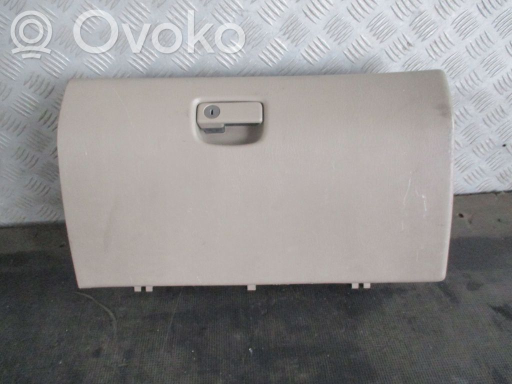 Glove box