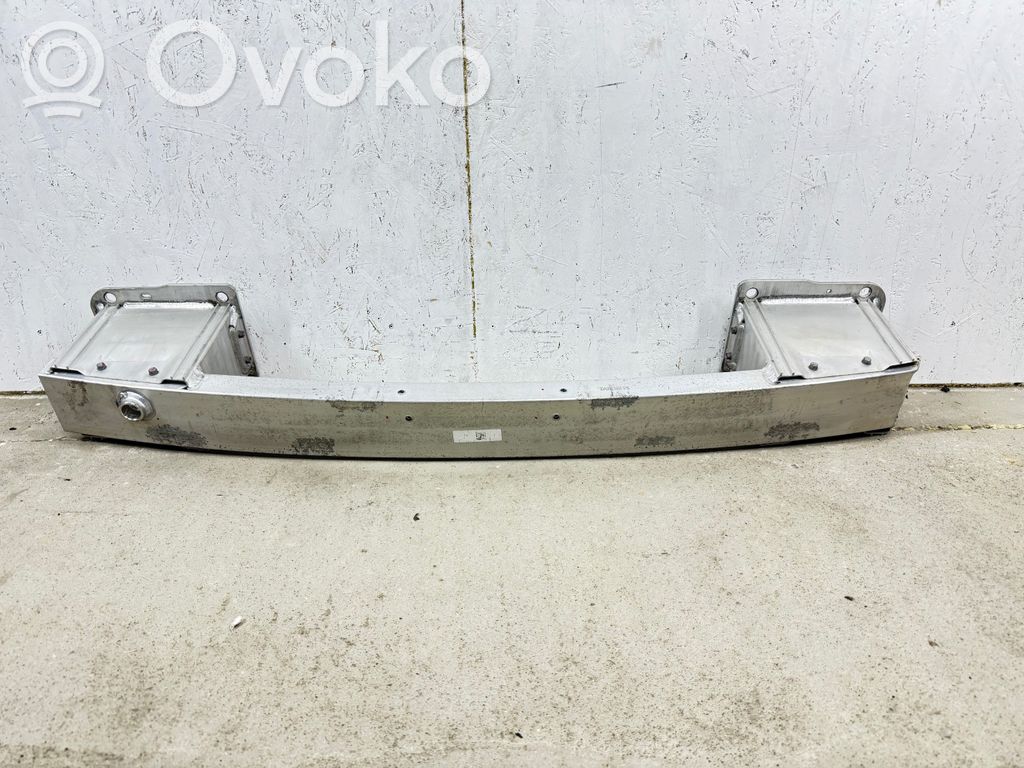 Priekšpusē bampera sija / balka