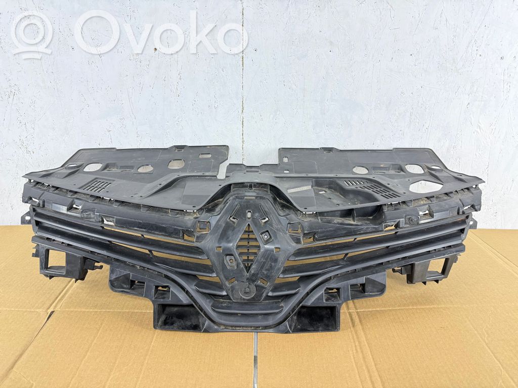 Renault Clio IV Front bumper upper radiator grill 