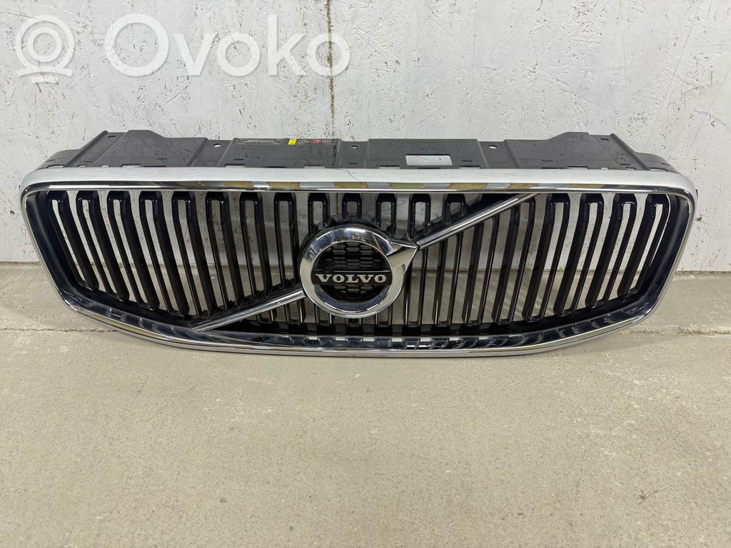 Volvo XC60 Etupuskurin ylempi jäähdytinsäleikkö 