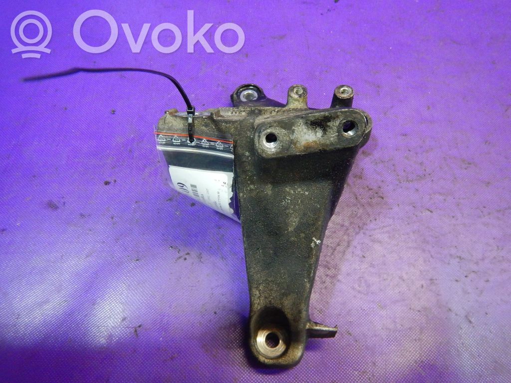 Audi A8 S8 D3 4E Engine mounting bracket 