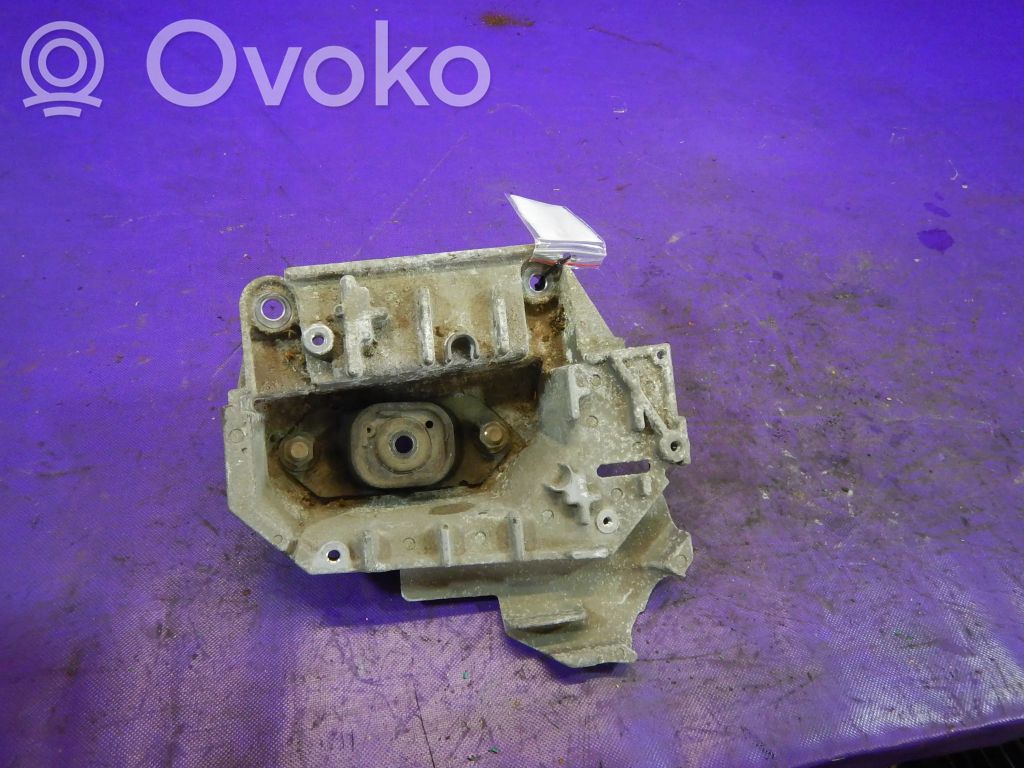 Nissan Micra Gearbox mounting bracket 