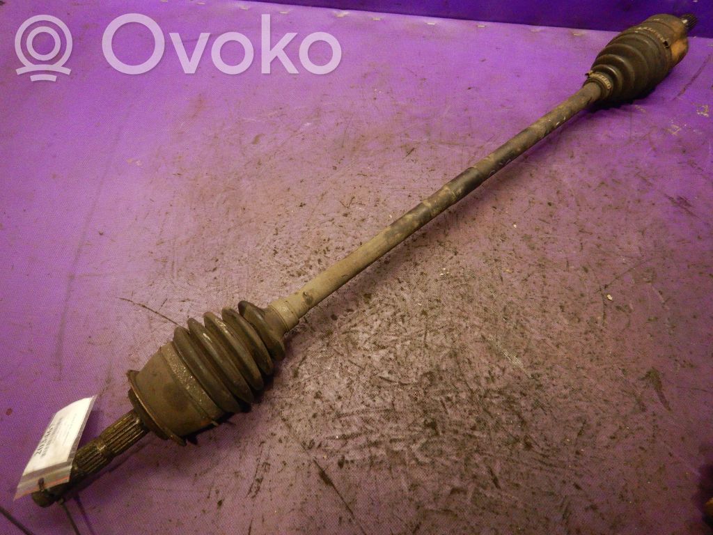 Etuvetoakseli