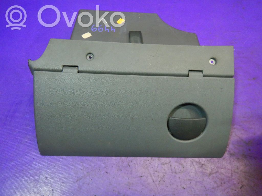 Opel Corsa C Glove box 