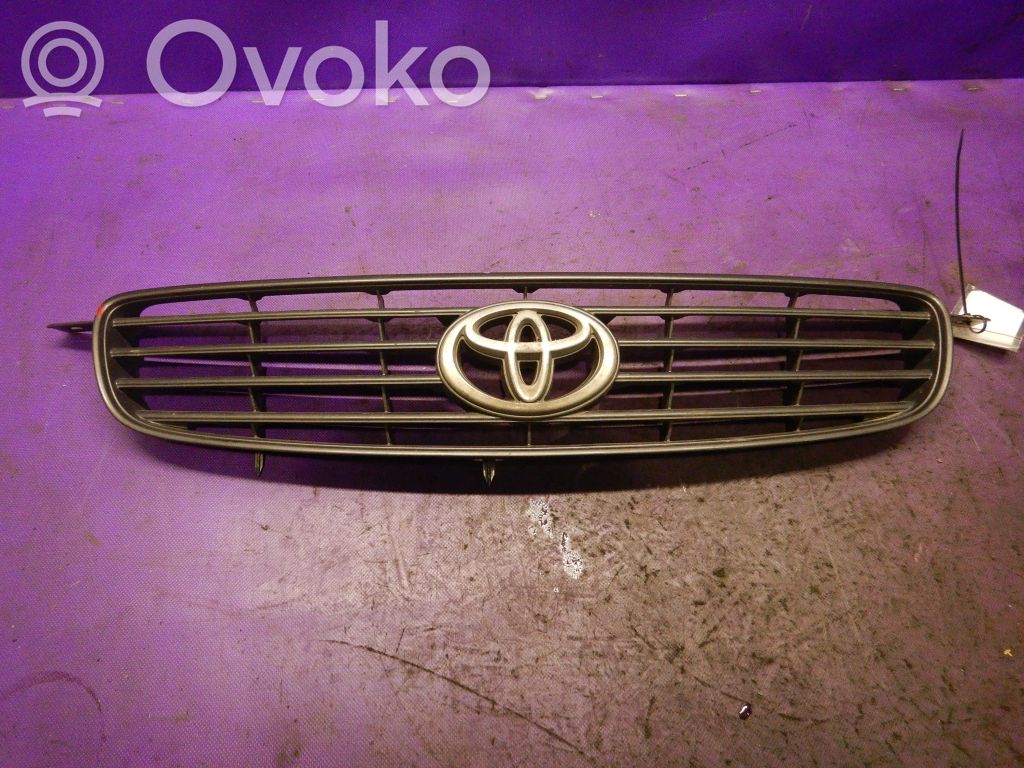 Toyota Corolla E110 Augšējais režģis 