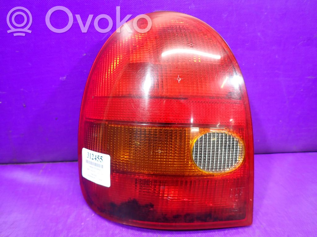 Opel Corsa B Aizmugurējais lukturis virsbūvē 