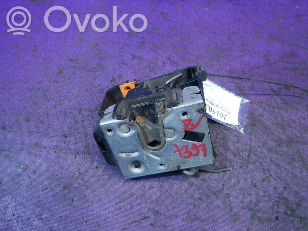 Opel Corsa C Priekšpusē slēdzene 