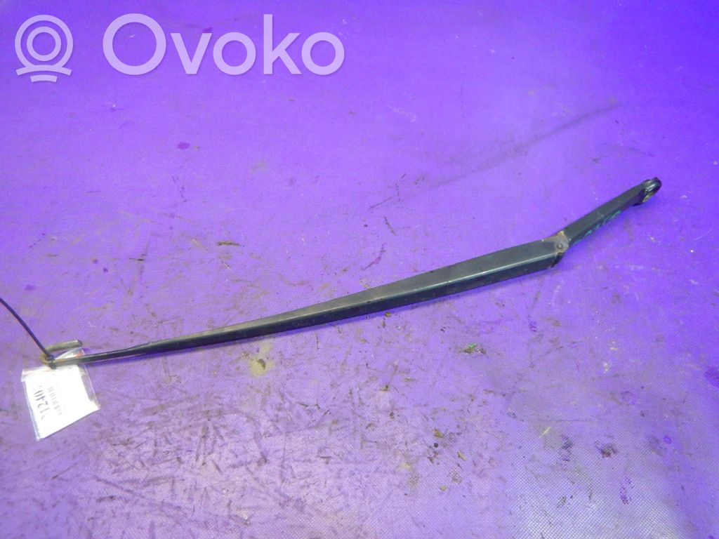 Front wiper blade arm