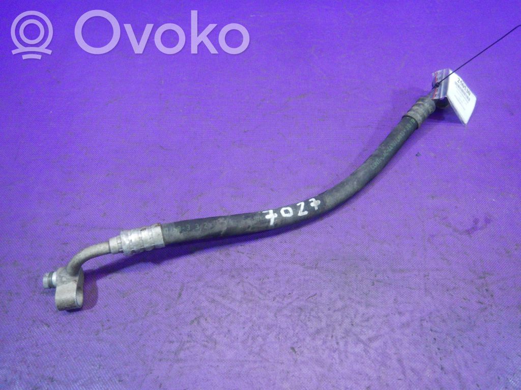 BMW 3 E36 Ilmastointilaitteen putki (A/C) 