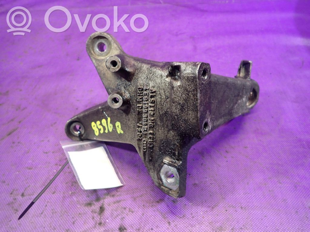 Audi A8 S8 D3 4E Engine mounting bracket 