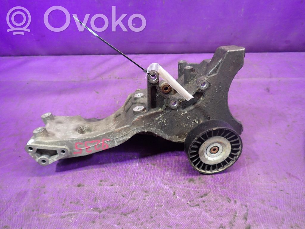 Audi A4 S4 B6 8E 8H Supporto di montaggio della pompa del servosterzo