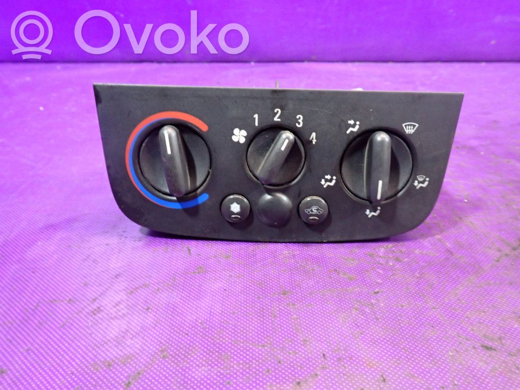 Opel Combo C Climate control unit 