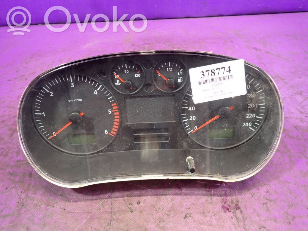 Geschwindigkeitsmesser Cockpit