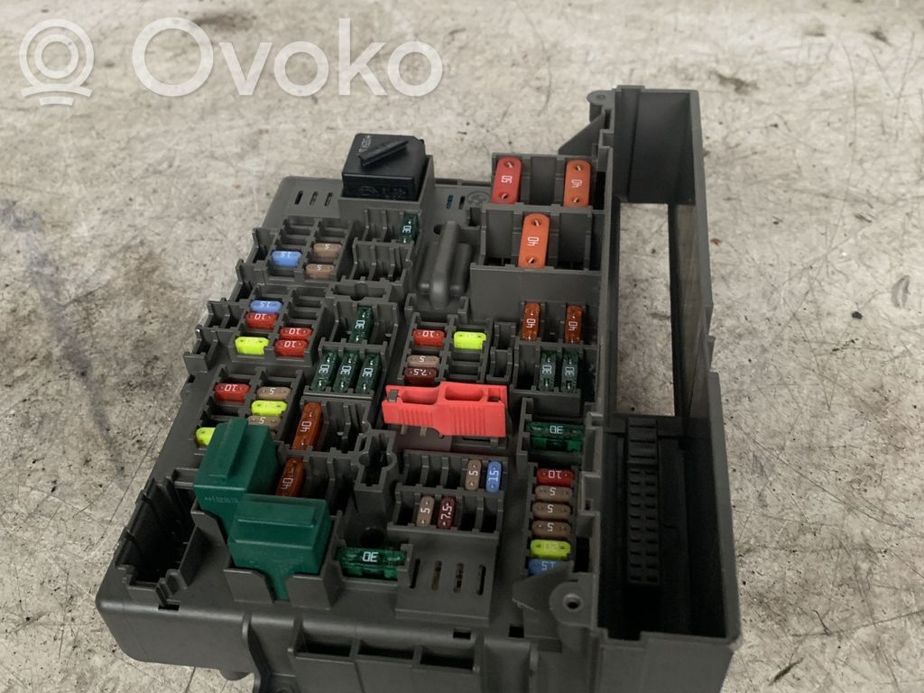 BMW 1 E81 E87 Fuse module 