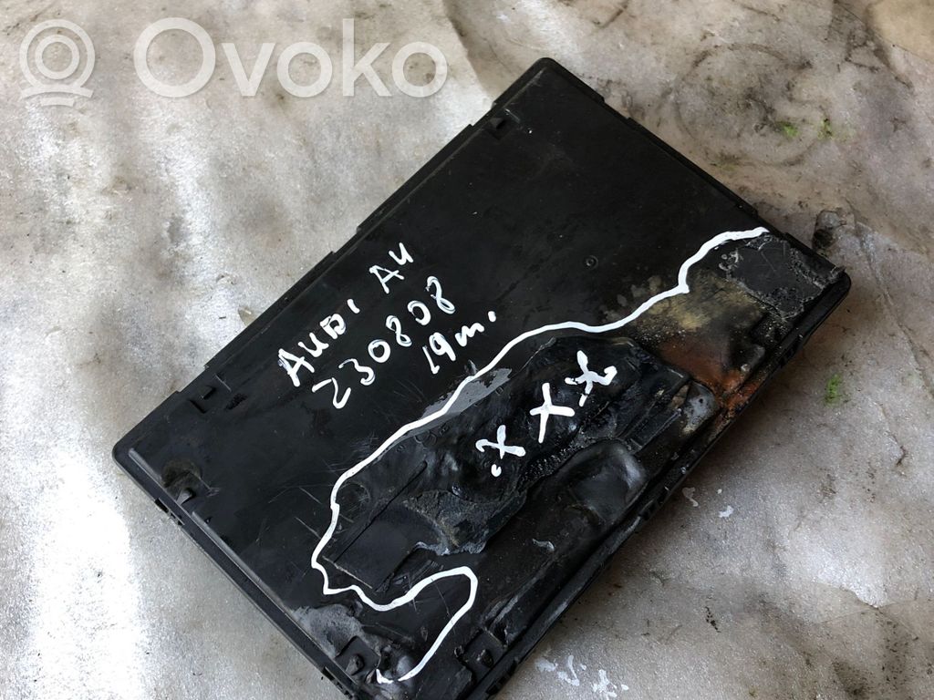 Audi A4 S4 B9 Komforto modulis 