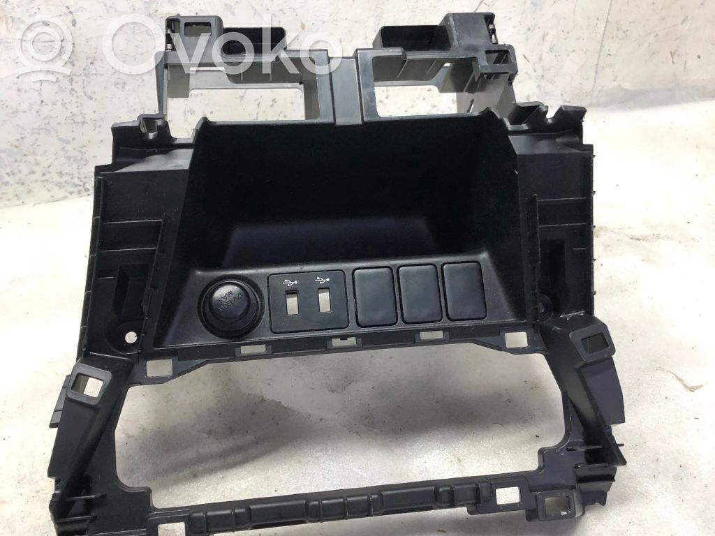 Mitsubishi Eclipse Cross Panneau de garniture console centrale 