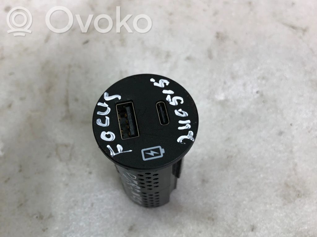 Ford Focus USB-pistokeliitin 
