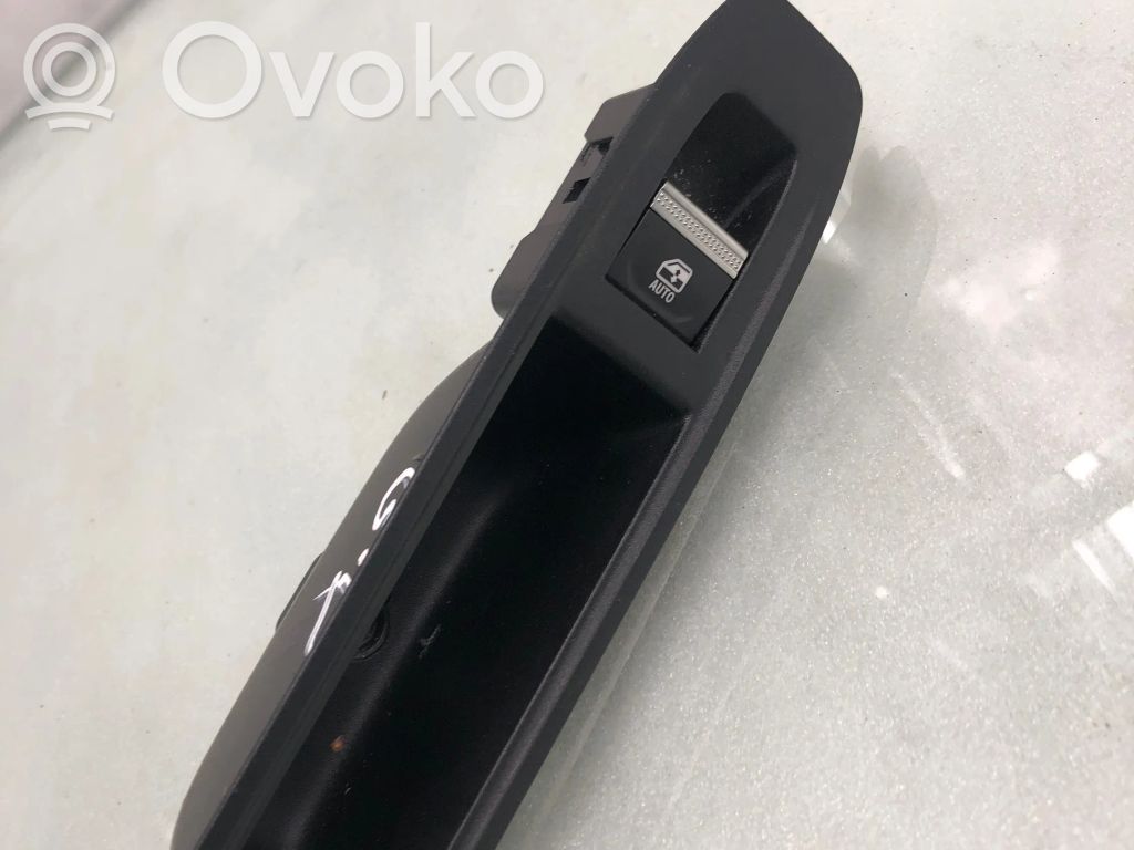 Renault Megane E-Tech Electric window control switch 
