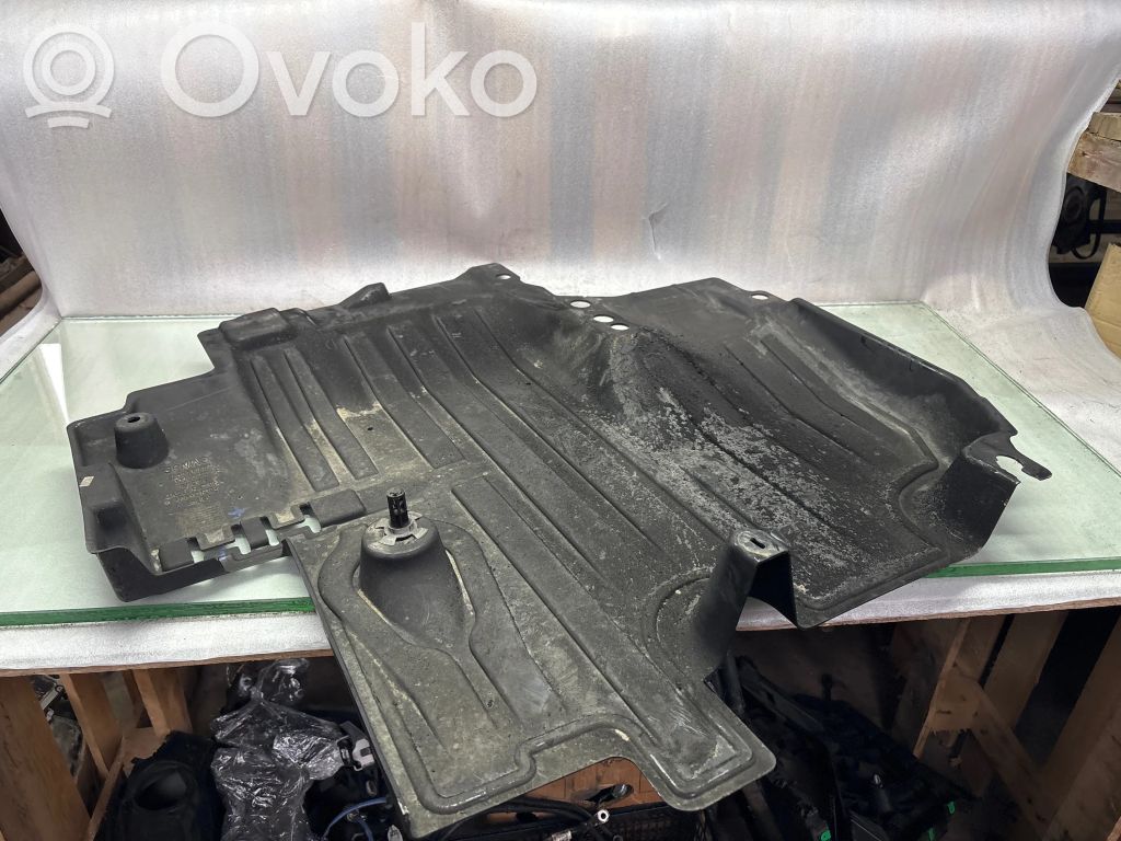 Volvo XC40 Osłona środkowa podwozia 