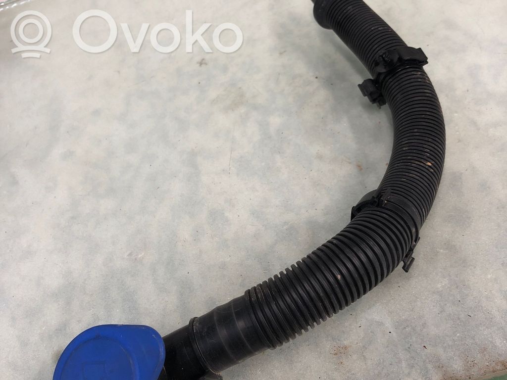 Ford Focus Rurka wlewu płynu do spryskiwaczy szyb 