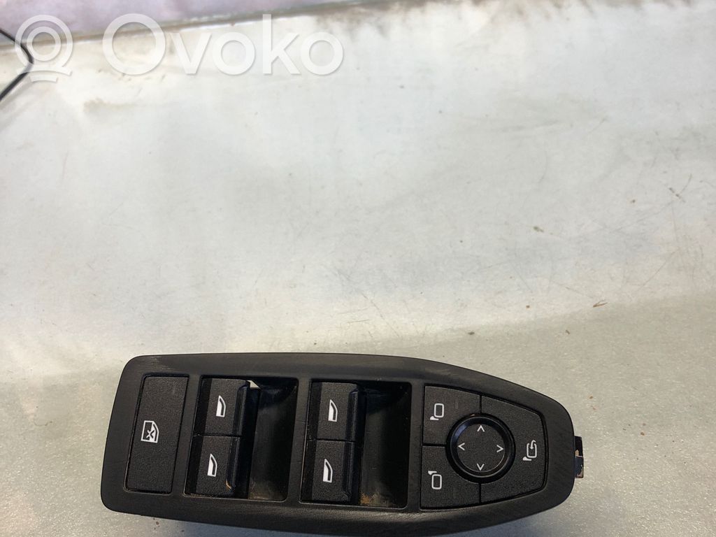 Electric window control switch   5A7CB1601