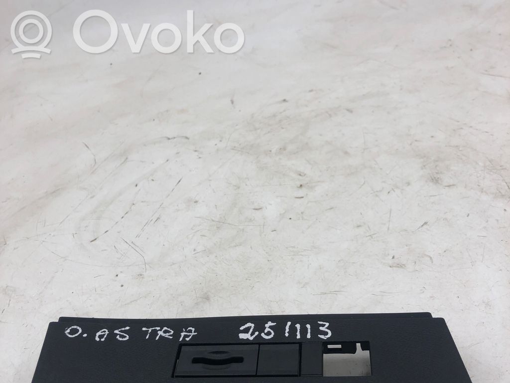 Opel Astra L Ornament bord 