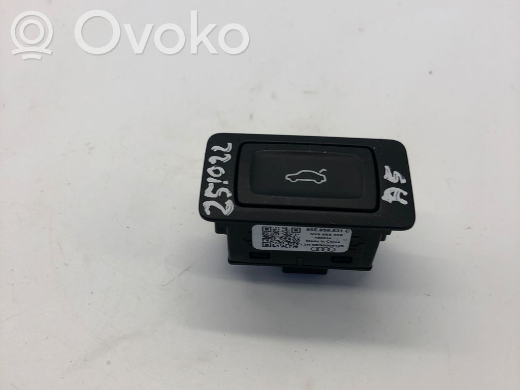 Audi A5 Tailgate opening switch 