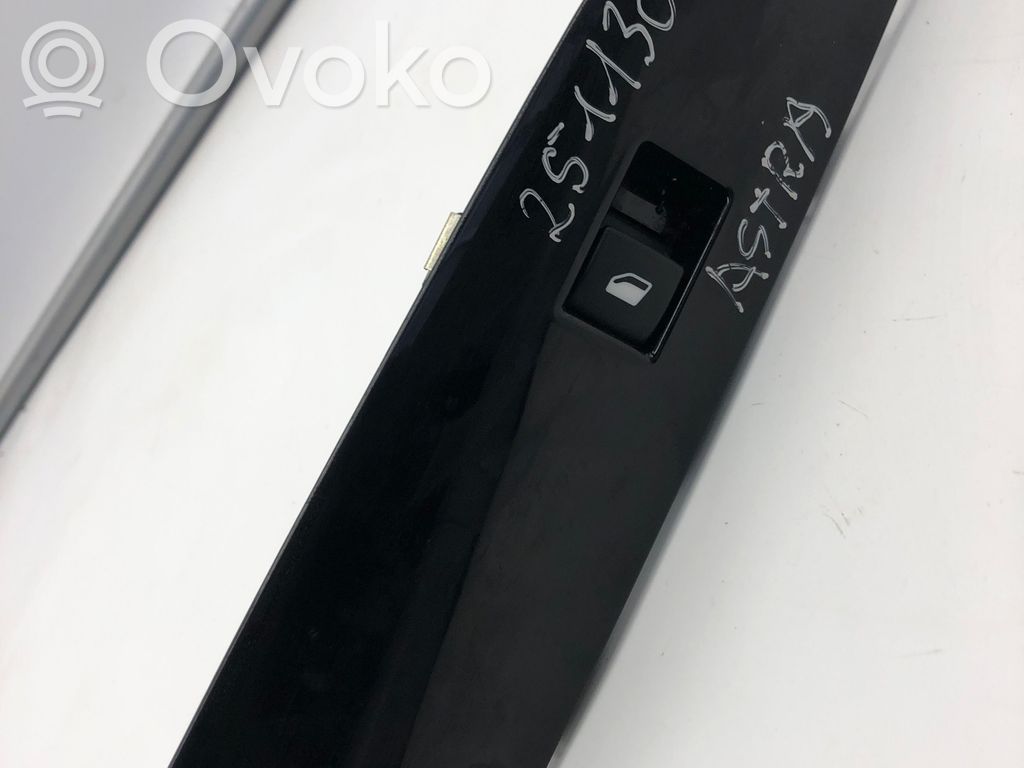 Opel Astra L Electric window control switch 