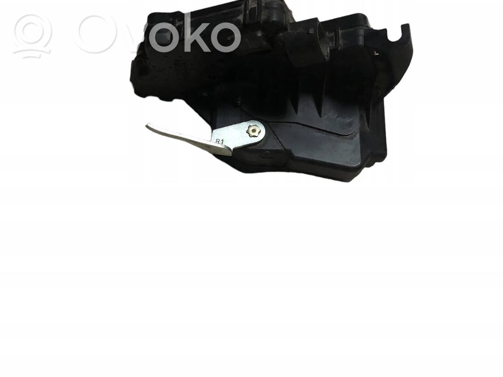 BMW 3 E46 Zamek drzwi przednich 