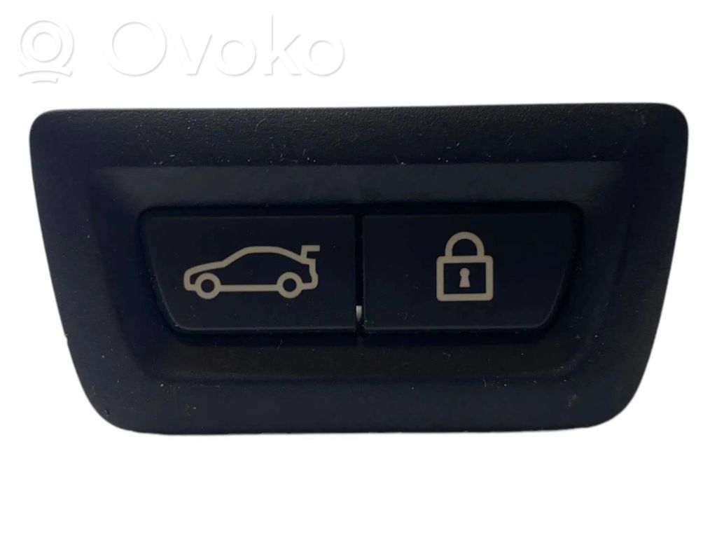 BMW 7 F01 F02 F03 F04 Przycisk otwierania klapy bagażnika 