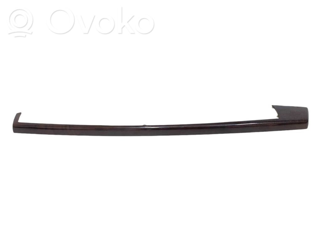 Panel trim   D0400118