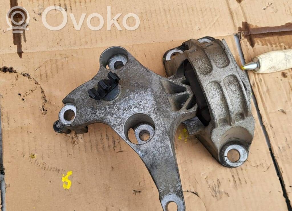 Renault Sandero I Engine mount bracket 