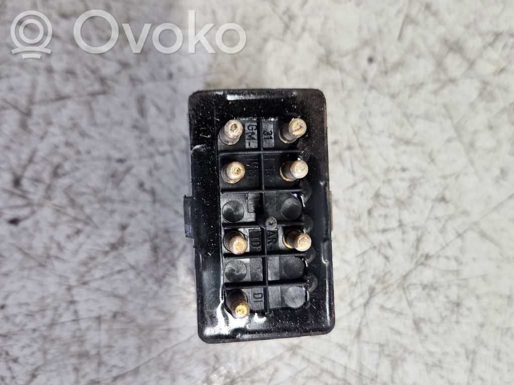 Mercedes-Benz C W202 Hazard warning light relay 