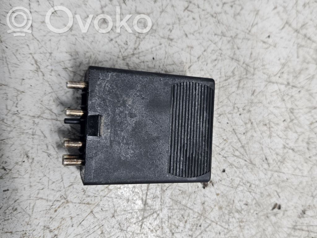 Mercedes-Benz C W202 Hazard warning light relay 