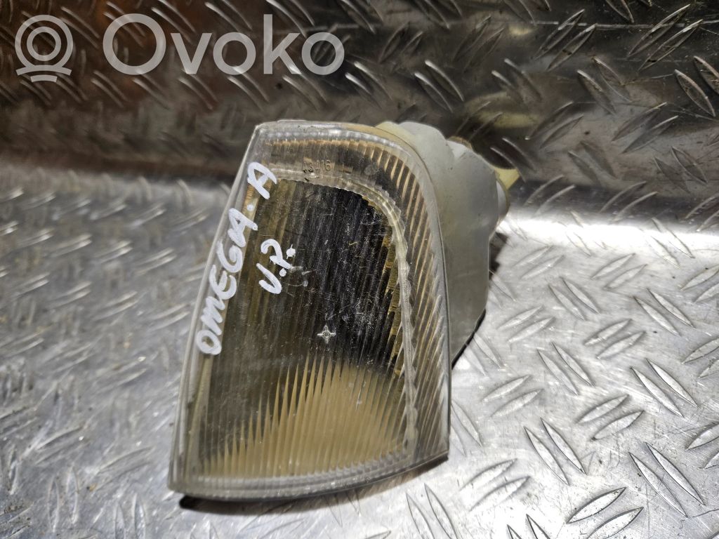 Opel Omega A Front indicator light 