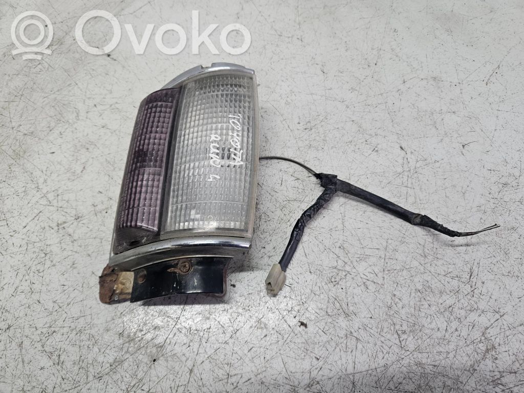 Toyota 4 Runner N180 Передний поворотный фонарь 