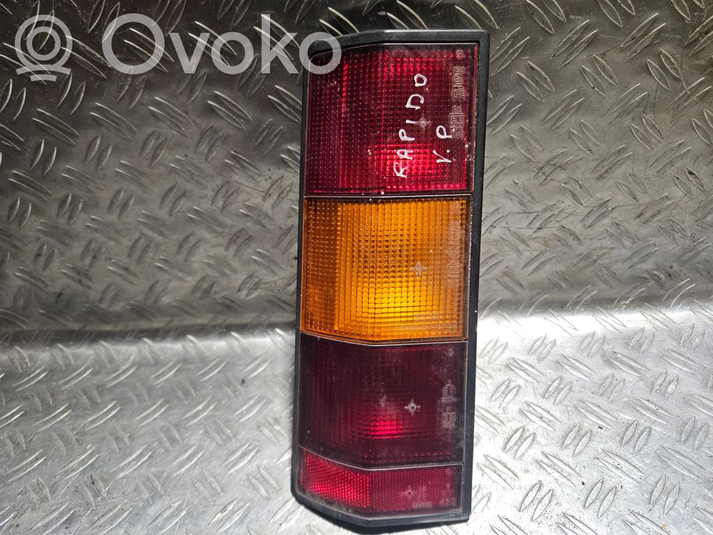 Renault Rapid Aizmugurējais lukturis virsbūvē 