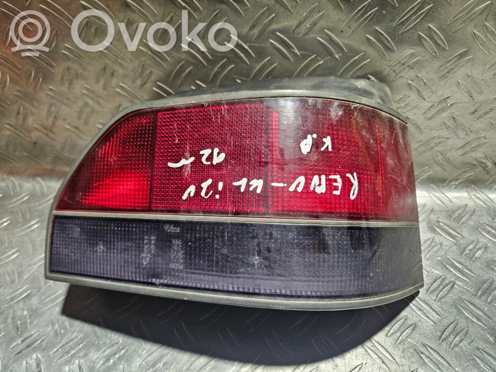 Renault Clio I Aizmugurējais lukturis virsbūvē 